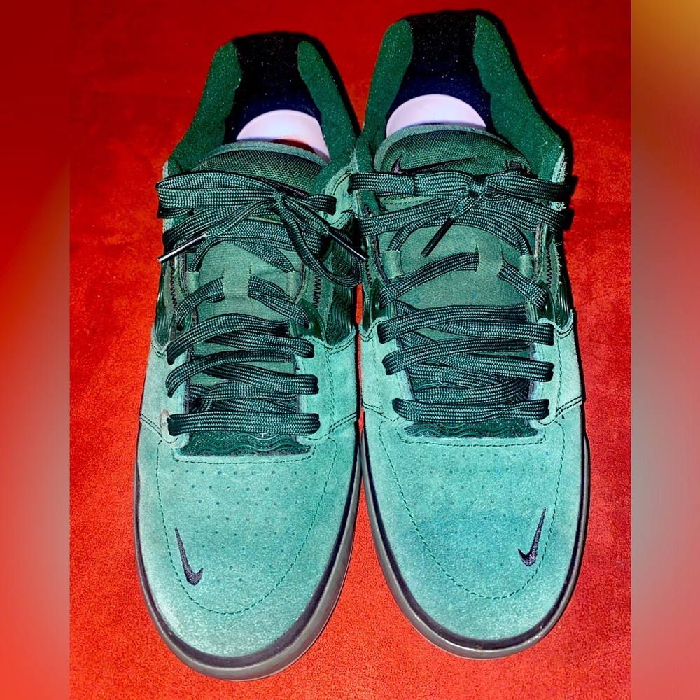 Nike SB Ishod Green w /Black Swoosh Size 12